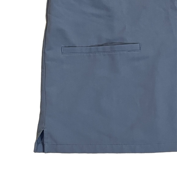 Jaanuu • Helia 3-Pocket Ceil Blue Scrub Top - M - Picture 9 of 14